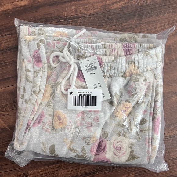 ABERCROMBIE & FITCH Women's High Rise Sunday Wide Leg Floral Sweatpants NWT - Picture 7 of 7